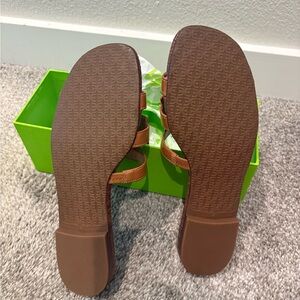 Never worn brand new Sam Edelman Bay slide sandal size 9 color saddle, Leather.